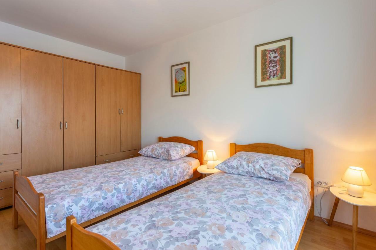 Apartment Anna With Free Private Parking プーラ エクステリア 写真