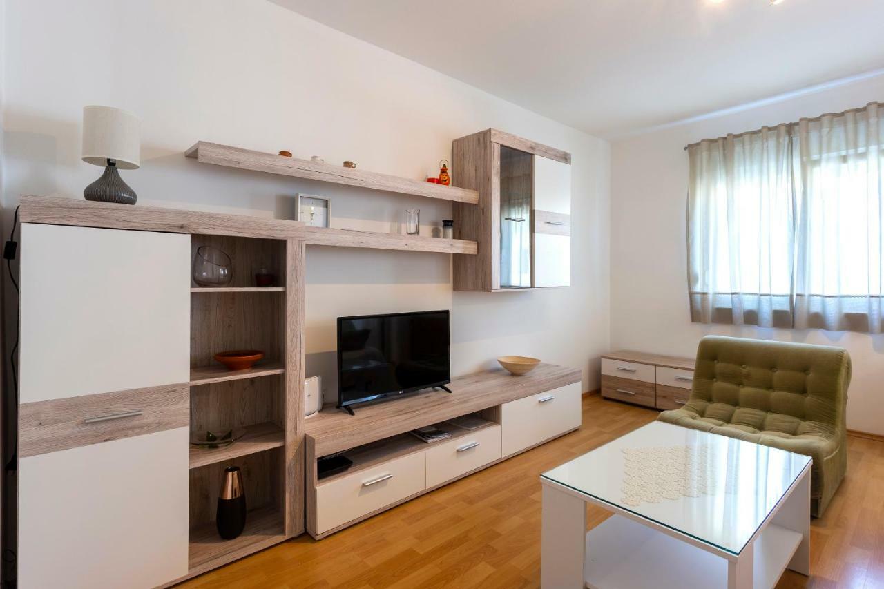 Apartment Anna With Free Private Parking プーラ エクステリア 写真