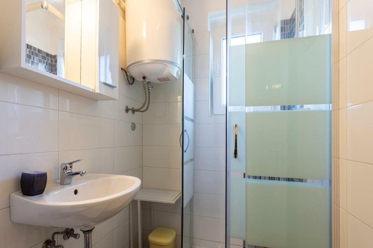 Apartment Anna With Free Private Parking プーラ エクステリア 写真