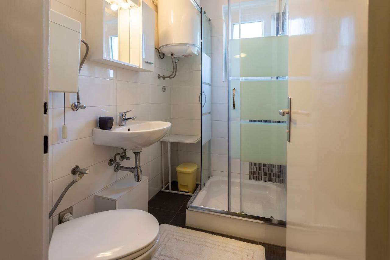 Apartment Anna With Free Private Parking プーラ エクステリア 写真