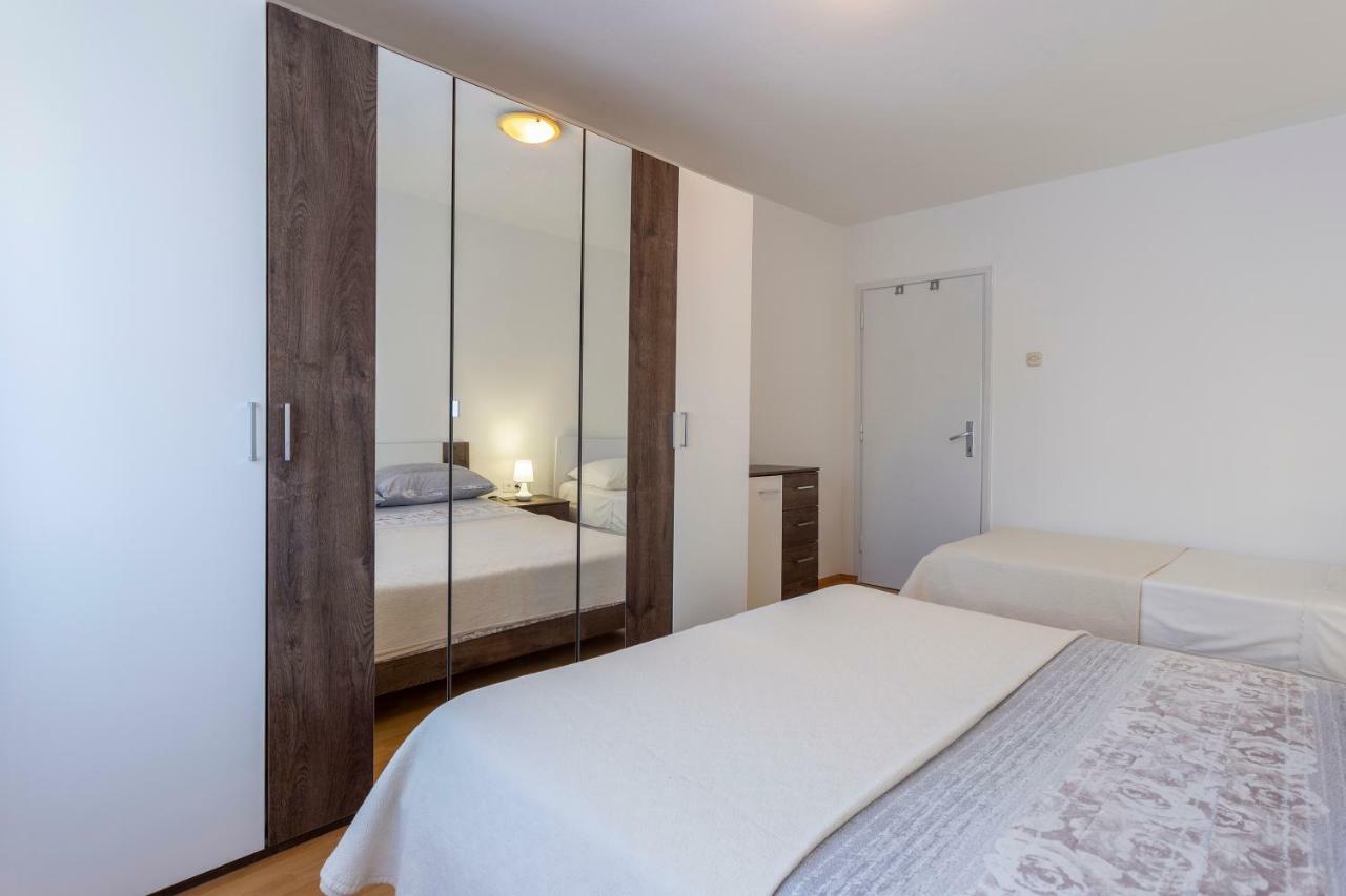 Apartment Anna With Free Private Parking プーラ エクステリア 写真